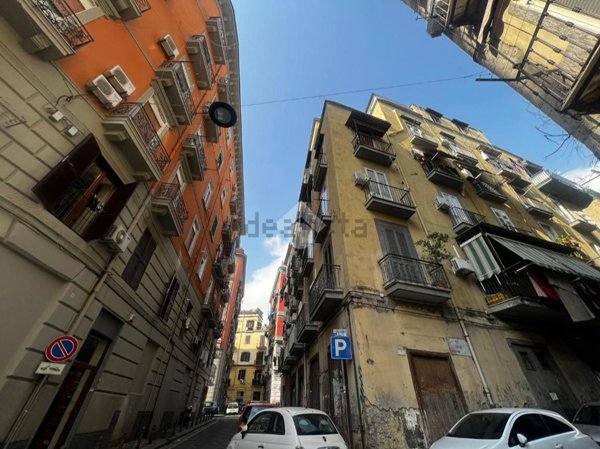 negozio in vendita a Napoli in zona Pendino / San Giuseppe