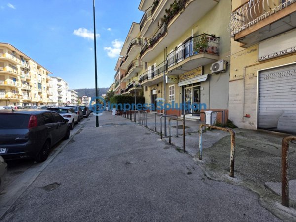 ufficio in vendita a Napoli in zona Pianura