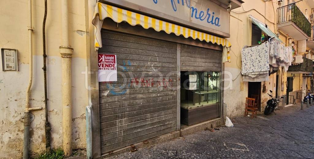 appartamento in vendita a Napoli in zona Chiaia