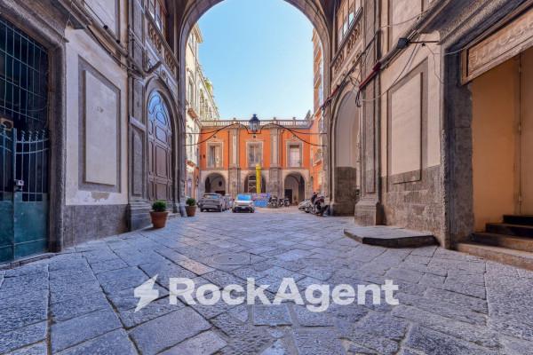 appartamento in vendita a Napoli in zona Stella