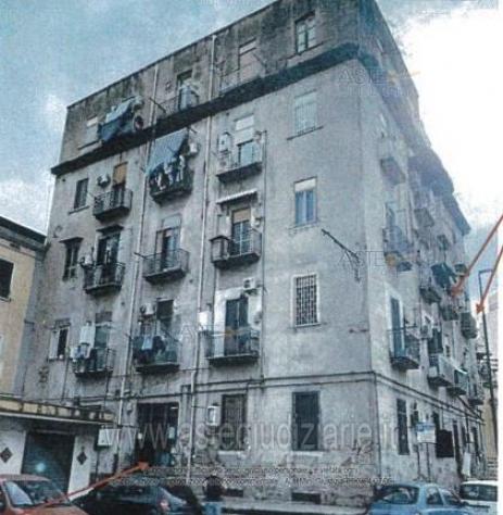 pentavano in vendita a Napoli in zona Fuorigrotta