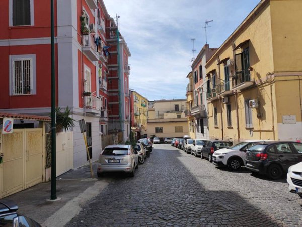 appartamento in vendita a Napoli in zona Fuorigrotta
