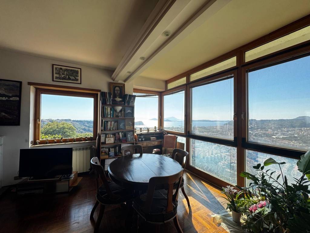 appartamento in vendita a Napoli in zona Posillipo