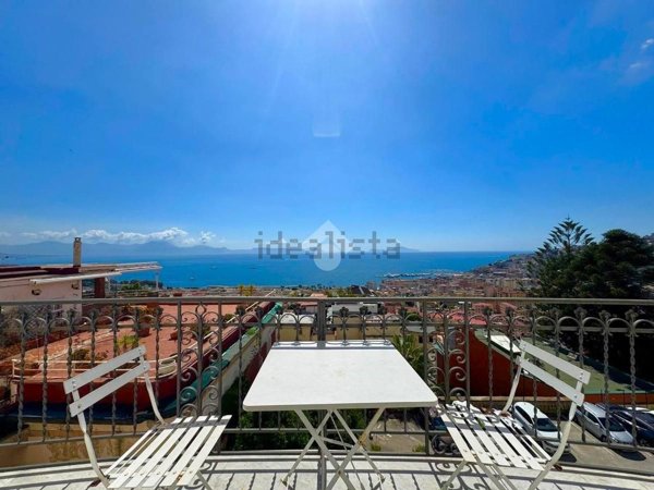 appartamento in vendita a Napoli in zona Chiaia