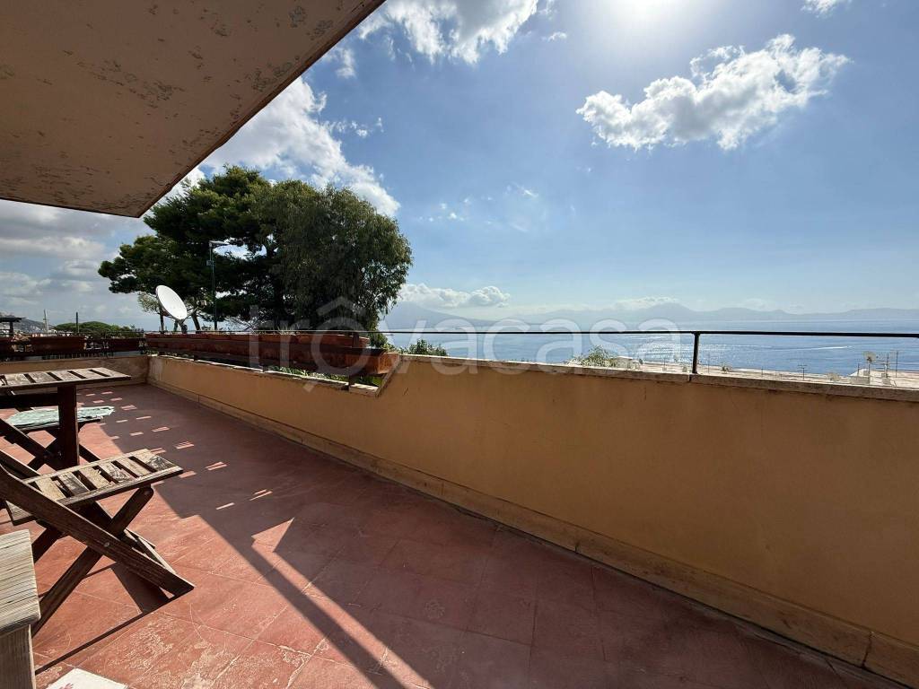appartamento in vendita a Napoli in zona Posillipo
