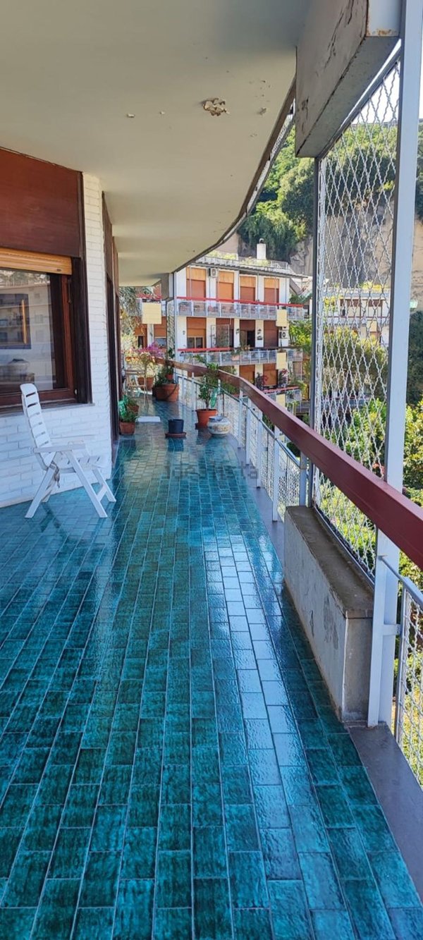 appartamento in vendita a Napoli in zona Chiaia