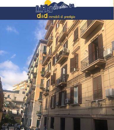 appartamento in vendita a Napoli in zona Chiaia