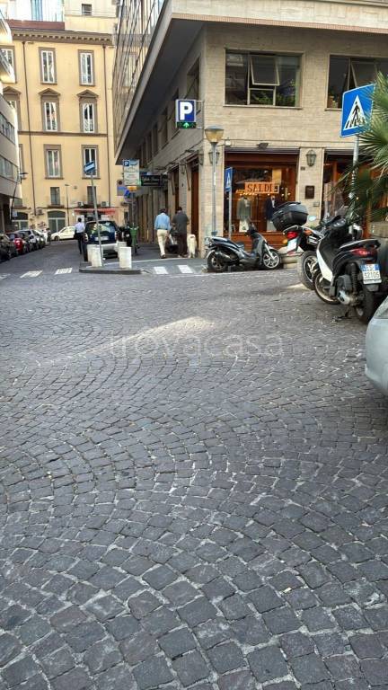 negozio in vendita a Napoli in zona Montecalvario