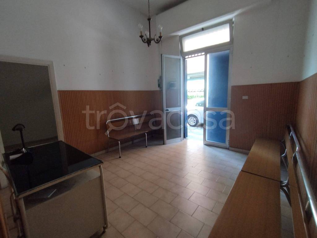 trivano in vendita a Napoli in zona Barra
