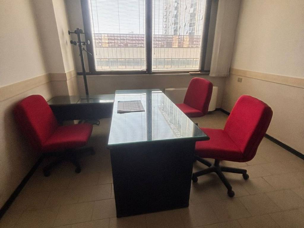 ufficio in vendita a Napoli in zona Zona Industriale-Ferrovia