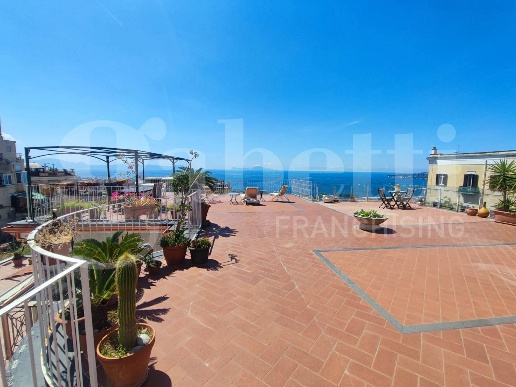 appartamento in vendita a Napoli in zona Vomero