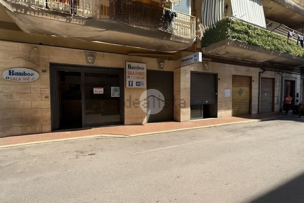 negozio in vendita a Napoli in zona Pianura