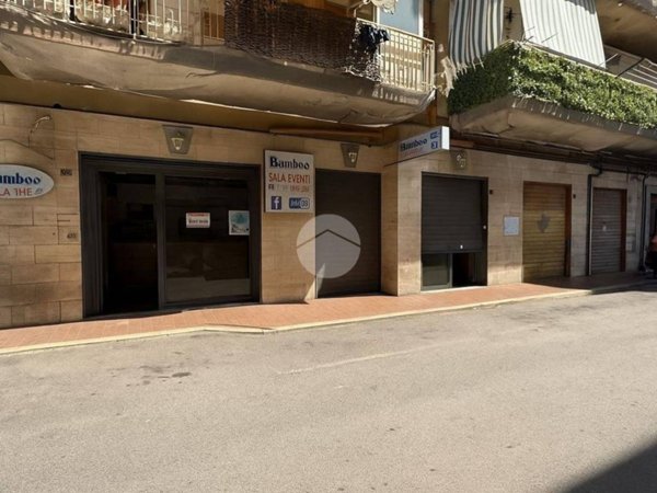 negozio in vendita a Napoli in zona Pianura