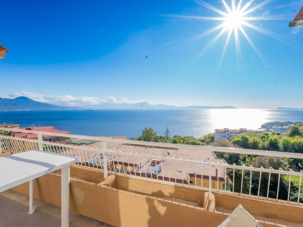 appartamento in vendita a Napoli in zona Posillipo