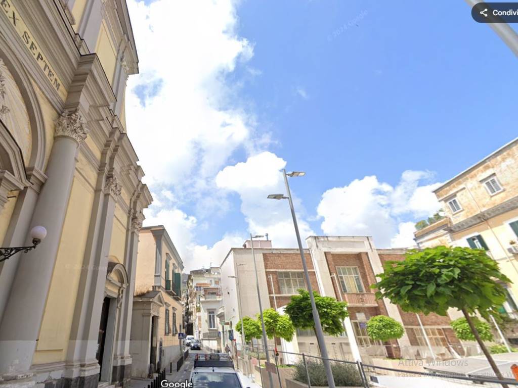 appartamento in vendita a Napoli in zona Chiaia