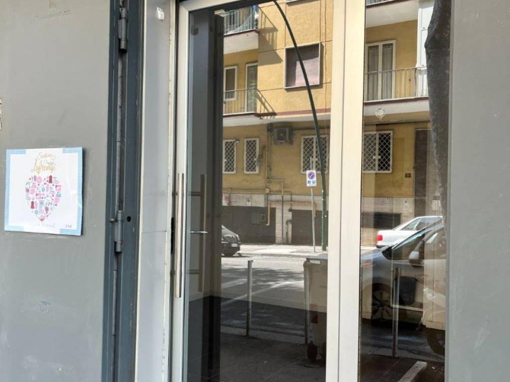 negozio in vendita a Napoli in zona Camaldoli