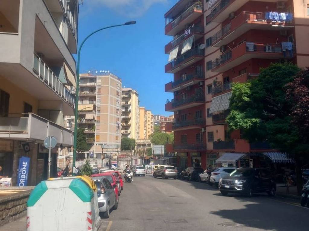 negozio in vendita a Napoli in zona Vomero