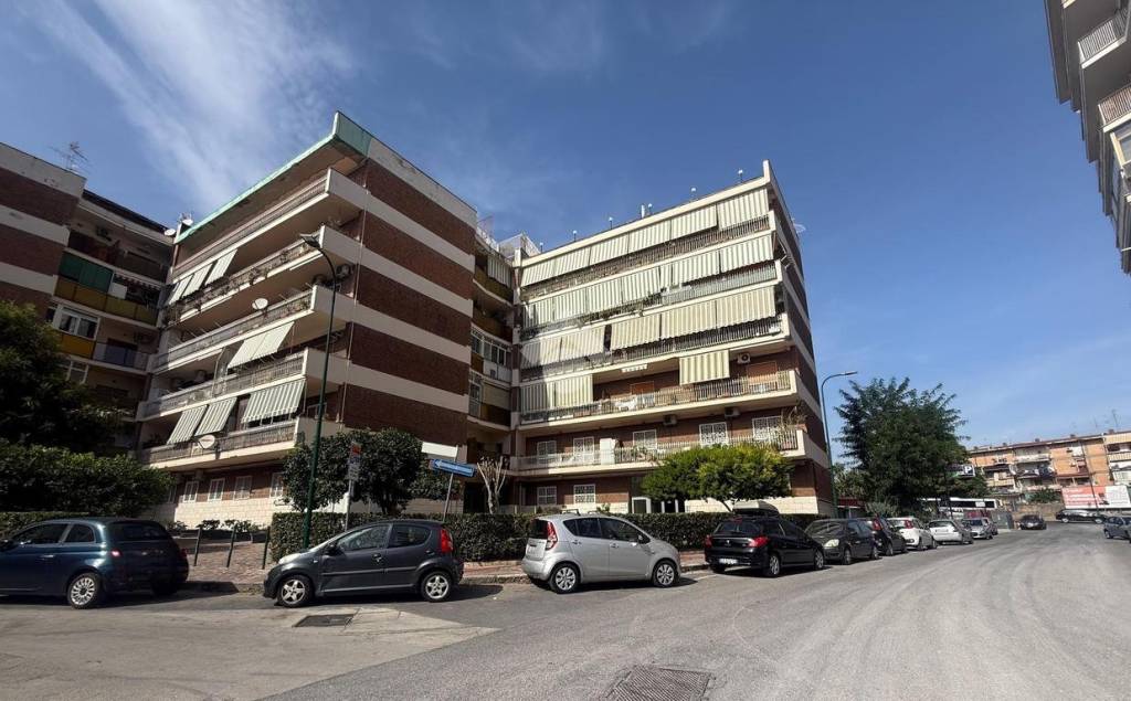 appartamento in vendita a Napoli in zona Bagnoli
