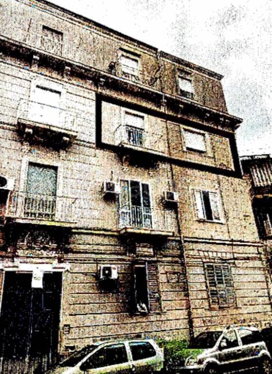 appartamento in vendita a Napoli in zona San Carlo all'Arena