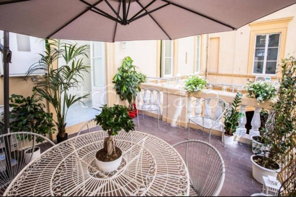 appartamento in vendita a Napoli in zona Chiaia