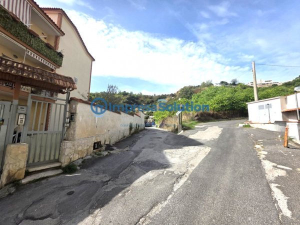 casa indipendente in vendita a Napoli in zona Bagnoli