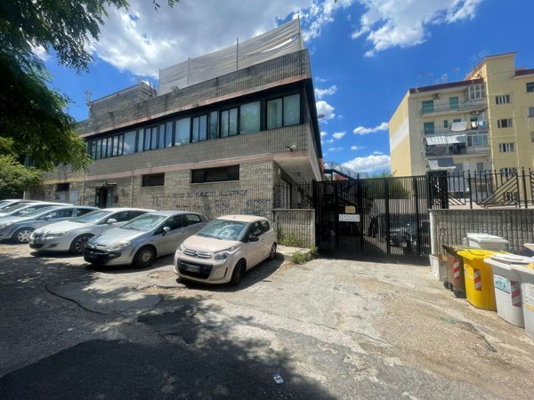 ufficio in vendita a Napoli in zona Capodichino