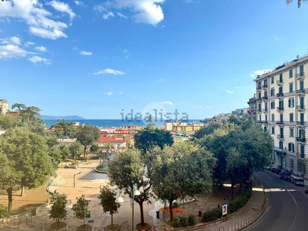 appartamento in vendita a Napoli in zona Chiaia