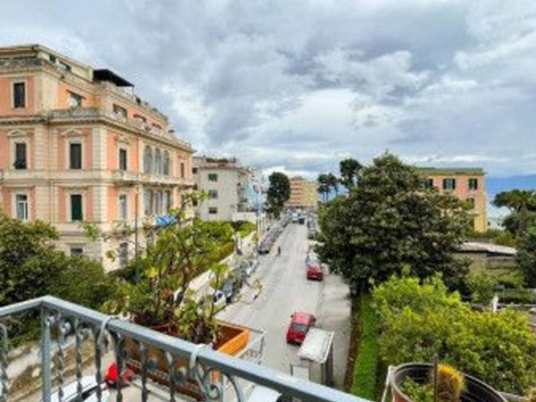 appartamento in vendita a Napoli in zona Posillipo