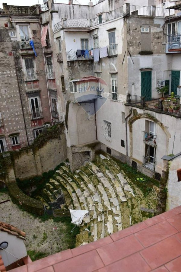 appartamento in vendita a Napoli in zona Stella