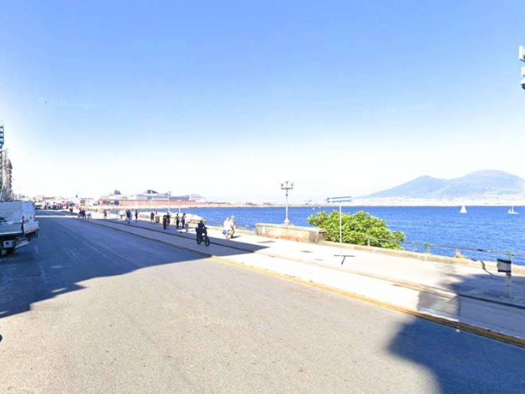 appartamento in vendita a Napoli in zona Chiaia