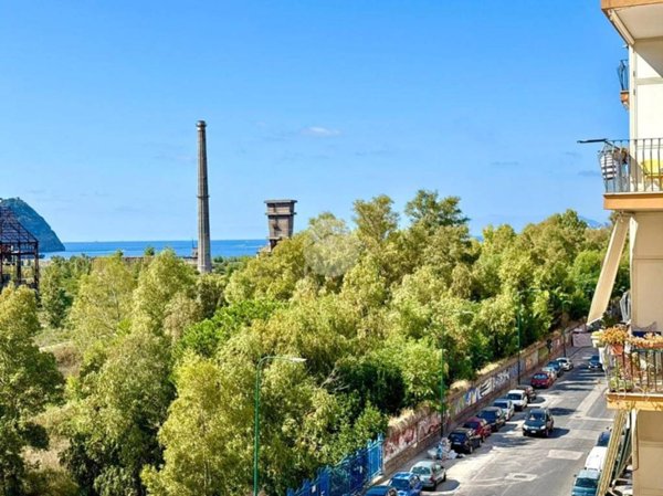 appartamento in vendita a Napoli in zona Bagnoli