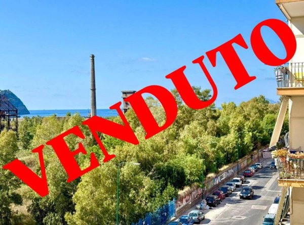 appartamento in vendita a Napoli in zona Bagnoli