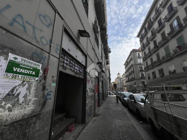 negozio in vendita a Napoli in zona Arenella