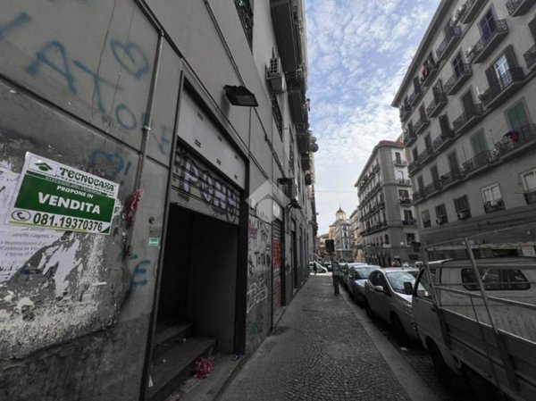 negozio in vendita a Napoli in zona Arenella