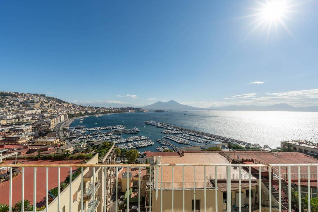 appartamento in vendita a Napoli in zona Posillipo