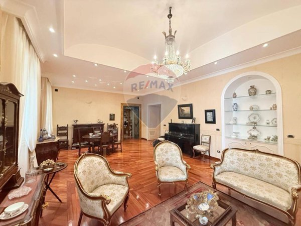 appartamento in vendita a Napoli in zona Chiaia