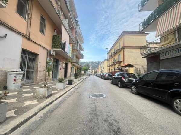 negozio in vendita a Napoli in zona Soccavo