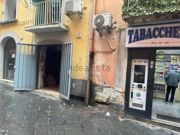 negozio in vendita a Napoli in zona Chiaia