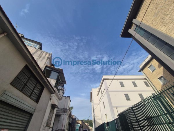 ufficio in vendita a Napoli in zona Vicaria