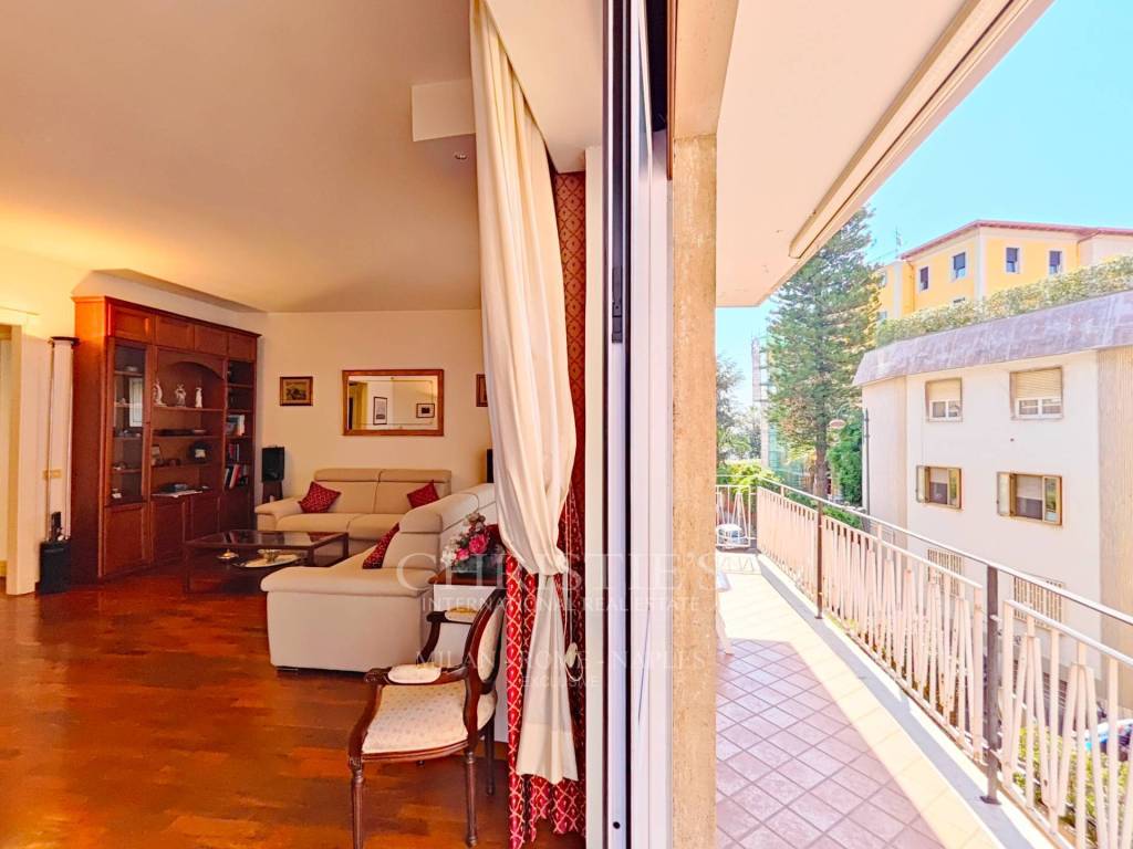 appartamento in vendita a Napoli in zona Arenella