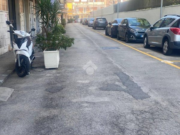 negozio in vendita a Napoli in zona Soccavo