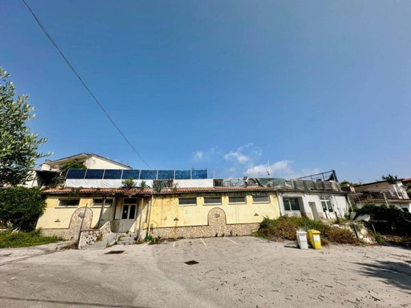 negozio in vendita a Napoli in zona Piscinola