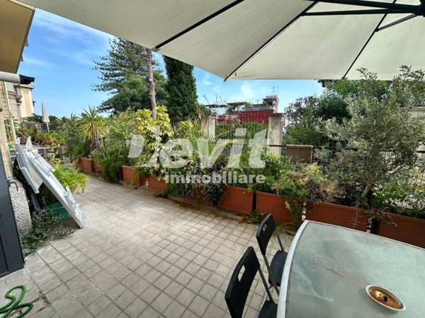 appartamento in vendita a Napoli in zona Chiaia