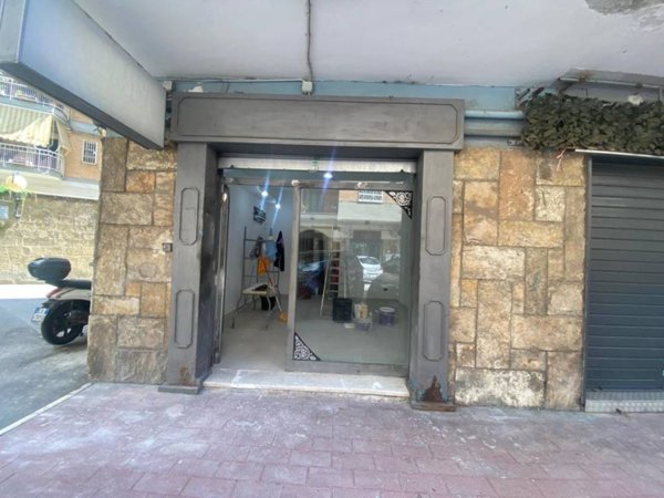 negozio in vendita a Napoli in zona Soccavo