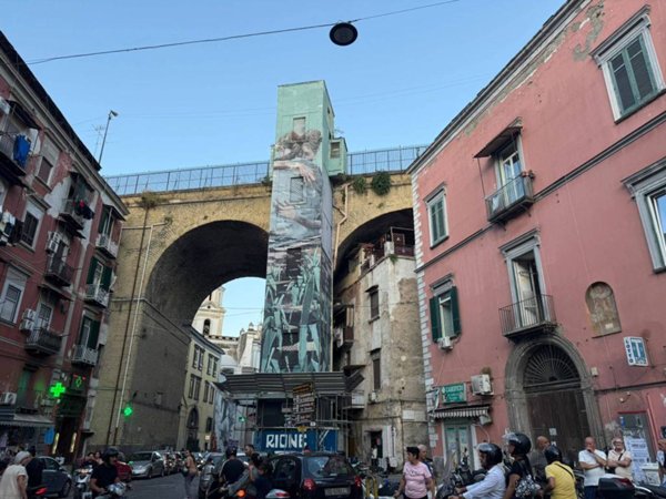 appartamento in vendita a Napoli in zona Stella