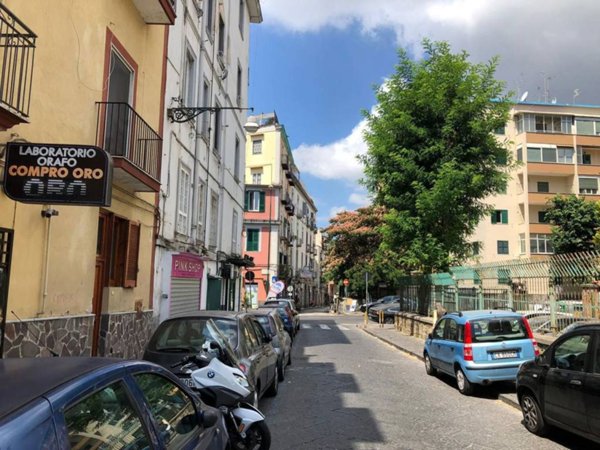 negozio in vendita a Napoli in zona Vomero