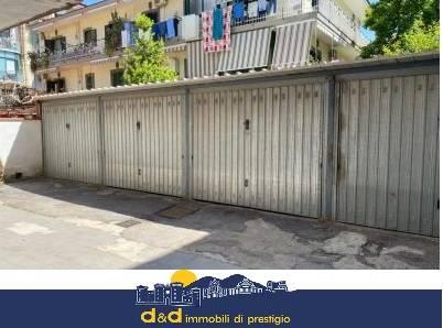 negozio in vendita a Napoli in zona Pianura