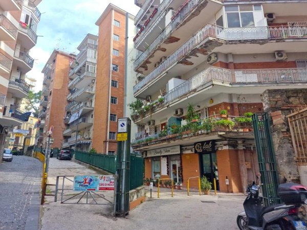 negozio in vendita a Napoli in zona Vomero