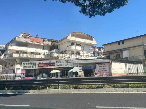 negozio in vendita a Napoli in zona San Pietro a Patierno
