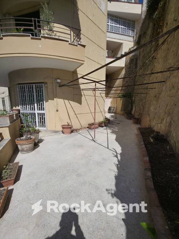 appartamento in vendita a Napoli in zona Chiaia